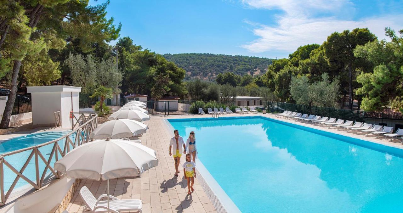 Gattarella Family Resort - Self Catering Accommodations In The Pinewood Βιέστε Εξωτερικό φωτογραφία