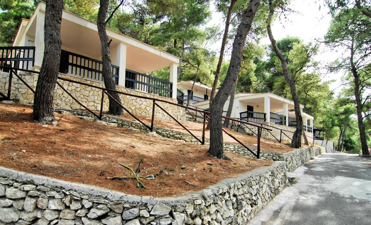 Gattarella Family Resort - Self Catering Accommodations In The Pinewood Βιέστε Εξωτερικό φωτογραφία