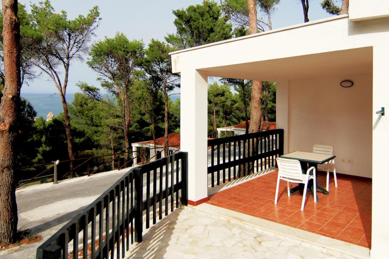 Gattarella Family Resort - Self Catering Accommodations In The Pinewood Βιέστε Εξωτερικό φωτογραφία